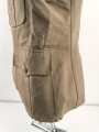 Heer, Feldbluse Modell 1936 für einen Leutnant der Artillerie. Ausführung in leichtem Sommerstoff. Leicht getragenes Eigentumstück, die Effekten vermutlich neuzeitlich wieder angenäht
