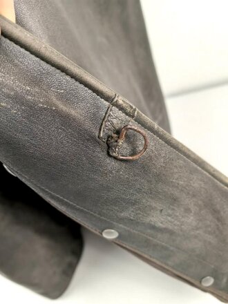 Ledermantel für einen Offizier der Wehrmcht. Getragenes Eigentumstück eines Herstellers aus Dresden