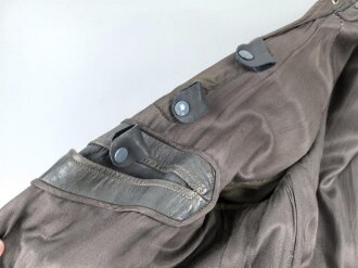 Ledermantel für einen Offizier der Wehrmcht. Getragenes Eigentumstück eines Herstellers aus Dresden