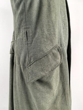 Heer, Mantel für Mannschaften Modell 1940. Getragenes Kammerstück , ungereinigt, die zweite Knopfreihe abgetrennt.