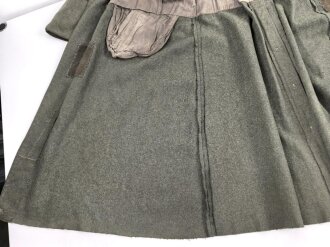 Heer, Mantel für Mannschaften Modell 1940. Getragenes Kammerstück , ungereinigt, die zweite Knopfreihe abgetrennt.