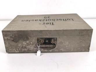 Tier Luftschutzkasten 39. das Inhaltsverzeichniss mit Druckvermerk von 1942. Ungereinigtes Stück