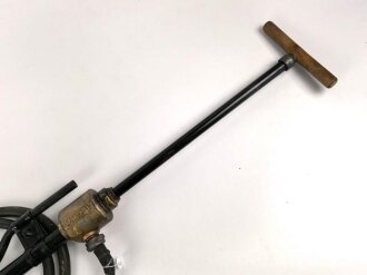 Einheits Luftschutz Handspritze "Oskar Rutter Bautzen". Ungereinigtes Stück, mit dem seltenen Schlauch