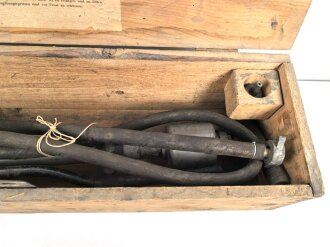 Gasschutz / Luftschutz Entgiftungsspritze in Umverpackung, ungebrauchtes Stück, die Gebrauchsanweisung mit Druckvermerk von 1944