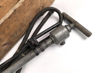 Gasschutz / Luftschutz Entgiftungsspritze in Umverpackung, ungebrauchtes Stück, die Gebrauchsanweisung mit Druckvermerk von 1944