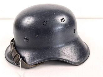Stahlhelm Luftschutz. Einteiliges Modell, Originallack, hatte nie ein Emblem