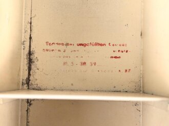 Luftschutz Hausapotheke. Originallack, ungereinigt, die Gebrauchsanweisung mit Druckvermerk von 1941.