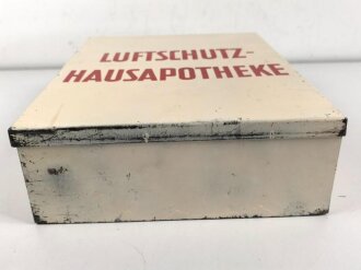 Luftschutz Hausapotheke. Originallack, ungereinigt, die Gebrauchsanweisung mit Druckvermerk von 1941.