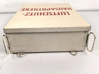 Luftschutz Hausapotheke. Originallack, ungereinigt, die Gebrauchsanweisung mit Druckvermerk von 1941.