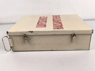 Luftschutz Hausapotheke. Originallack, ungereinigt, die Gebrauchsanweisung mit Druckvermerk von 1941.