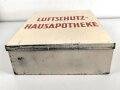 Luftschutz Hausapotheke. Originallack, ungereinigt, die Gebrauchsanweisung mit Druckvermerk von 1941.
