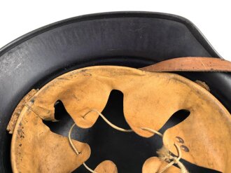 Stahlhelm Luftschutz. In allen Teilen Original und zusammengehörig,  Q 68