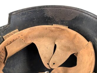 Stahlhelm Luftschutz. In allen Teilen Original und zusammengehörig,  Eher ungewöhnliches Modell, stärkere Gebrauchsspuren