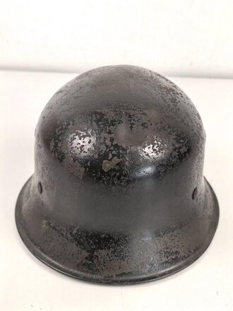 Stahlhelm Luftschutz. In allen Teilen Original und zusammengehörig,  Eher ungewöhnliches Modell, stärkere Gebrauchsspuren