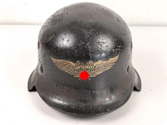 Stahlhelm Luftschutz. In allen Teilen Original und zusammengehörig,  Eher ungewöhnliches Modell, stärkere Gebrauchsspuren