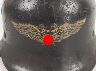 Stahlhelm Luftschutz. In allen Teilen Original und zusammengehörig,  Eher ungewöhnliches Modell, stärkere Gebrauchsspuren
