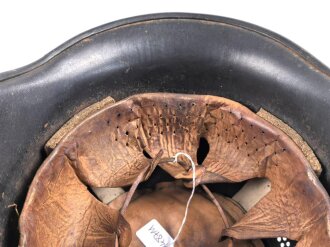 Stahlhelm Luftschutz. In allen Teilen Original und zusammengehörig,  Eher ungewöhnliches Modell, das man eher von der Feuerwehr kennt. Dunkelblauer Originallack