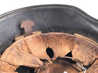 Stahlhelm Luftschutz. In allen Teilen Original und zusammengehörig,  Eher ungewöhnliches Modell, das man eher von der Feuerwehr kennt. Dunkelblauer Originallack