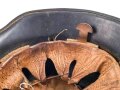 Stahlhelm Luftschutz. In allen Teilen Original und zusammengehörig,  Eher ungewöhnliches Modell, das man eher von der Feuerwehr kennt. Dunkelblauer Originallack