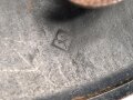 Stahlhelm Luftschutz. In allen Teilen Original und zusammengehörig,  Eher ungewöhnliches Modell, das man eher von der Feuerwehr kennt. Dunkelblauer Originallack