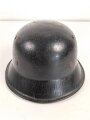 Stahlhelm Luftschutz. In allen Teilen Original und zusammengehörig,  Eher ungewöhnliches Modell, das man eher von der Feuerwehr kennt. Dunkelblauer Originallack