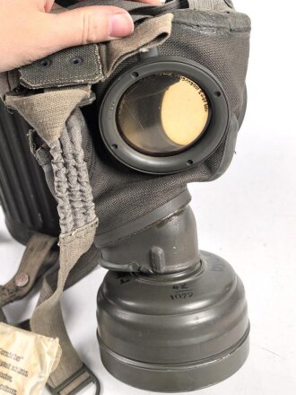 Luftschutz / Werkschutz. Gasmaske Modell 1930,...