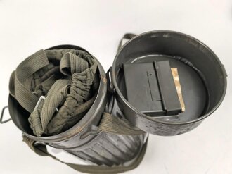 Luftschutz ,  Gasmaske Modell 1930, Ausführung als S-Maske für den Luftschutz. Datiert 1939. Filtereinsatz 41 ebenfalls datiert 1939. In " Auer" Bereitschaftsbüchse