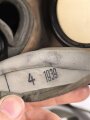 Luftschutz ,  Gasmaske Modell 1930, Ausführung als S-Maske für den Luftschutz. Datiert 1939. Filtereinsatz 41 ebenfalls datiert 1939. In " Auer" Bereitschaftsbüchse