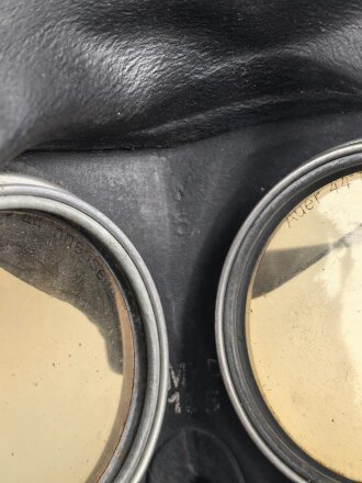 Luftschutz Volksgasmaske 40 in Bereitschaftsbüchse aus Preßpappe "Original Vupa" Guter Zustand, original lackierte Dose