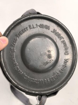 Luftschutz Volksgasmaske 40 in Bereitschaftsbüchse aus Preßpappe "Original Vupa" Guter Zustand, original lackierte Dose