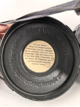 Luftschutz Volksgasmaske 40 in Bereitschaftsbüchse aus Preßpappe "Original Vupa" Guter Zustand, original lackierte Dose