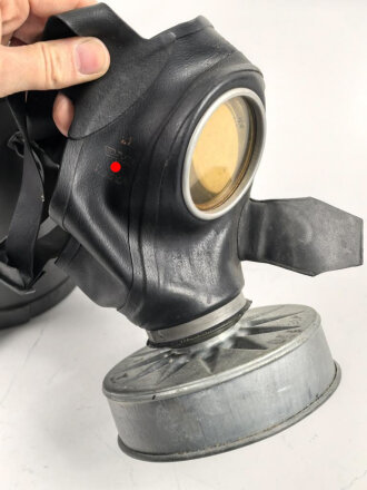 Luftschutz Volksgasmaske 40 in Bereitschaftsbüchse aus Preßpappe "Original Vupa" Guter Zustand, original lackierte Dose