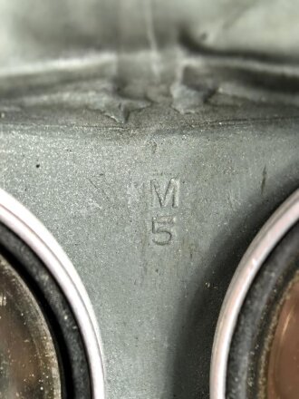 Luftschutz , Volksgasmaske 37 in Bereitschaftsbüchse aus blau lackiertem Blech