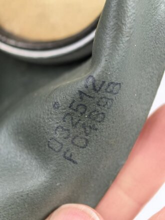 Luftschutz, Volksgasmaske 40  in Bereitschaftsbüchse von Zschiedrich, guter Gesamtzustand