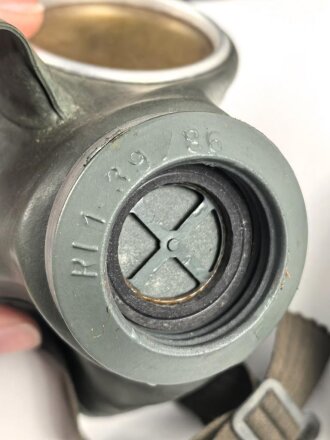 Luftschutz, Volksgasmaske 40  in Bereitschaftsbüchse von Zschiedrich, guter Gesamtzustand