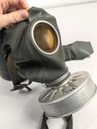 Luftschutz, Volksgasmaske 40  in Bereitschaftsbüchse...