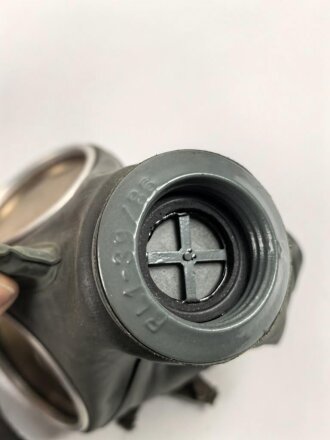 Luftschutz, Volksgasmaske 40  in Bereitschaftsbüchse von Scheithauer, guter Gesamtzustand
