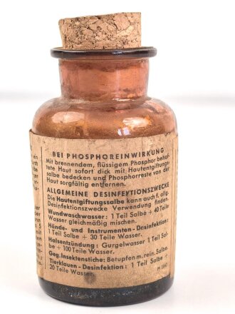 Glasflasche "Hautentgiftungssalbe" datiert 1943. Gesamthöhe 9,5cm