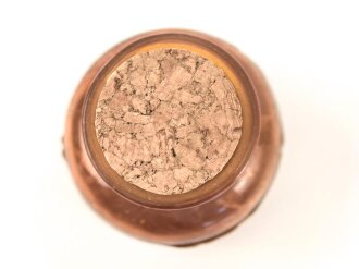 Glasflasche "Hautentgiftungssalbe" datiert 1943. Gesamthöhe 9,5cm