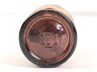 Glasflasche "Hautentgiftungssalbe" datiert 1943. Gesamthöhe 9,5cm