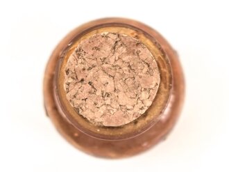 Glasflasche "Hautentgiftungssalbe" datiert 1943. Gesamthöhe 9,5cm