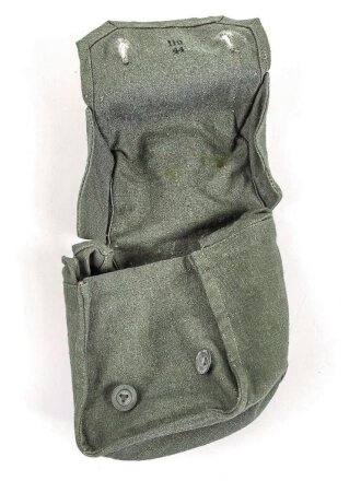 Tasche für Ersatz Gasmaskenfilter der Wehrmacht. Ungebraucht, datiert 1944