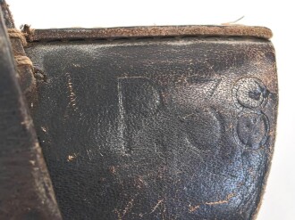 Pistolentasche Wehrmacht, Ursprünglich für Pistole P38 gefertigt, dann für kleinere Waffe modifiziert. Getragenes Stück in gutem Gesamtzustand
