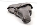 Koffertasche zur Pistole P08 der Wehrmacht. Ungereinigtes Stück, die Koppelschlaufen in alter Zeit repariert, eine davon defekt.