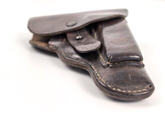 Tasche zur Pistole Modell 27 der Wehrmacht. Getragenes Stück in gutem Gesamtzustand mit reparierter Koppelschlaufe, datiert 1941