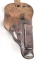 Tasche zur Pistole Modell 27 der Wehrmacht. Getragenes Stück in gutem Gesamtzustand mit reparierter Koppelschlaufe, datiert 1941