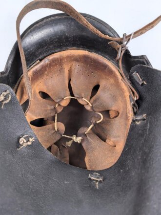 Feuerwehr III.Reich, Stahlhelm mit Nackenschutz in gutem Zustand. In allen Teilen Original, getragenes Stück in gutem Gesamtzustand.