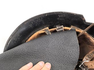 Feuerwehr III.Reich, Stahlhelm mit Nackenschutz in gutem Zustand. In allen Teilen Original, getragenes Stück in gutem Gesamtzustand.