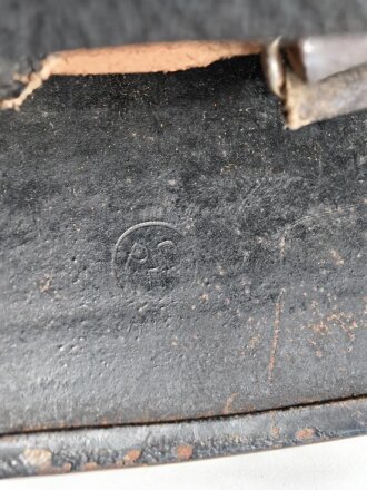 Feuerwehr III.Reich, Stahlhelm mit Nackenschutz in gutem Zustand. In allen Teilen Original, getragenes Stück in gutem Gesamtzustand.