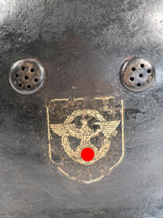 Feuerwehr III.Reich, Stahlhelm mit Nackenschutz in gutem Zustand. In allen Teilen Original, getragenes Stück in gutem Gesamtzustand.